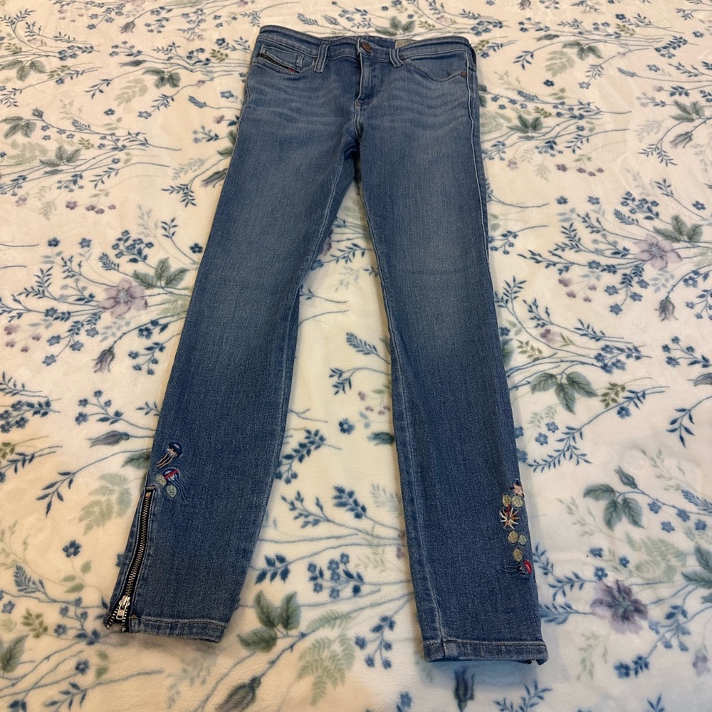 Diesel Super Slim-Skinny Regular Waist Skinzee-Zip Embroidered Blue Jeans